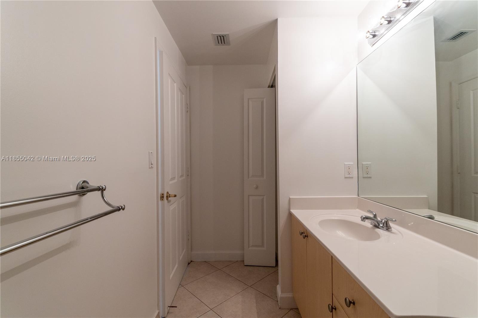 SHAMROCK BY THE GABLES CO - Residential Lease