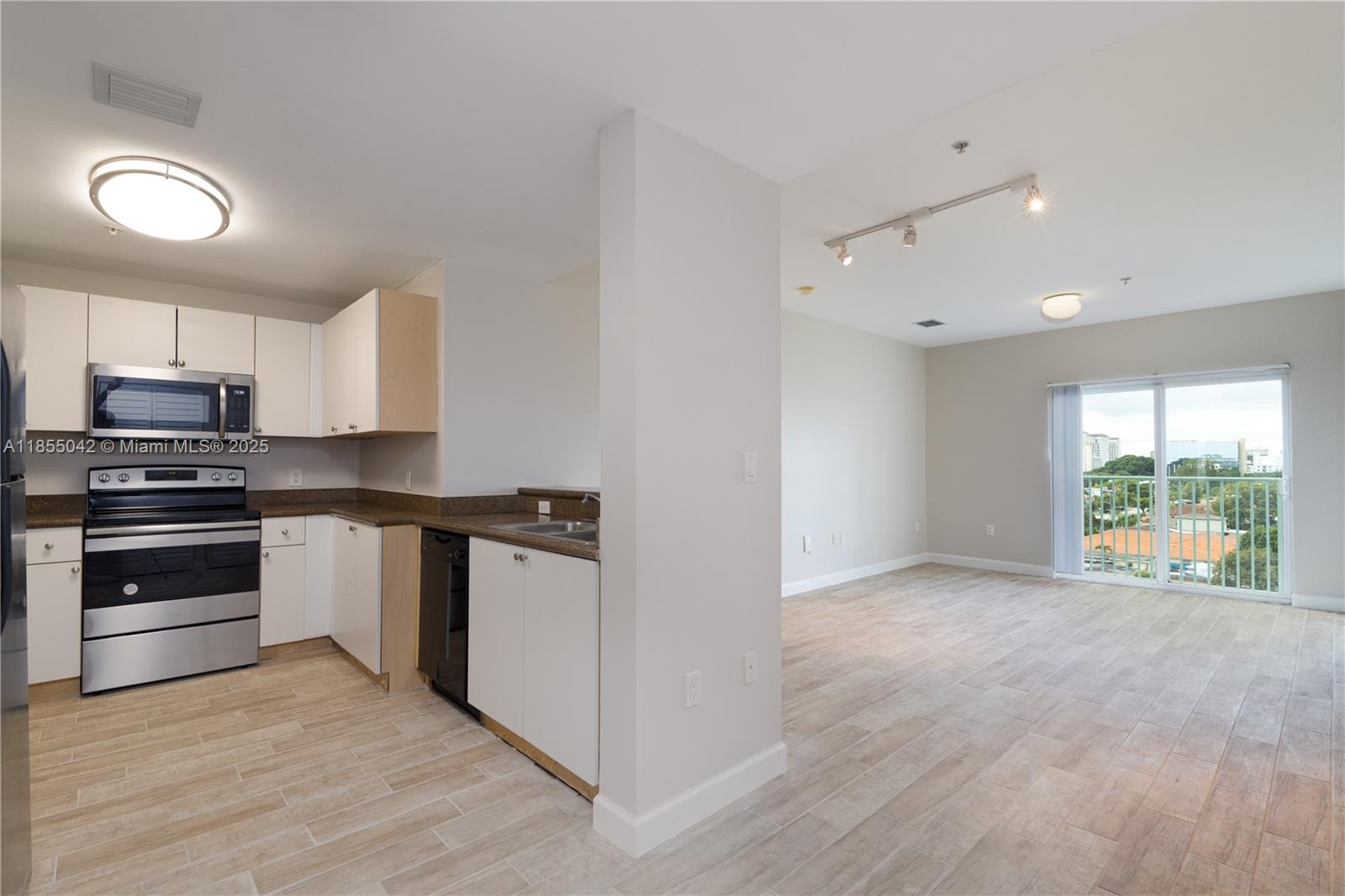 Spacious 1 bed /1 bath apartment. COMPLETELY REMODELED located in the Shamrock in the Gables Condominium. Unit offers beautiful porcelain floors, washer/dryer and spacious closets. Move in with only $1000 Security deposit (Available to NEW Applicants with clean background/good credit/Solid Job). Rent includes water, sewer, trash collection, basic cable, and 1 parking space. Minutes away from Coconut grove, Coral Gables, Brickell, and Miami International Airport.