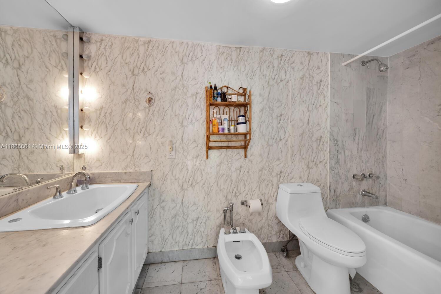 GRAPETREE TOWNHOUSE CONDO - Residential