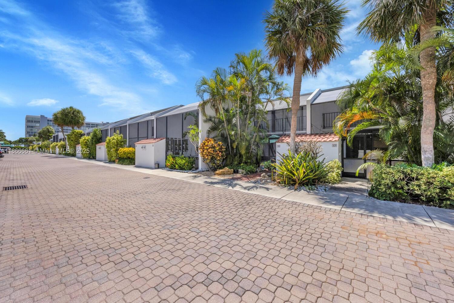 GRAPETREE TOWNHOUSE CONDO - Residential