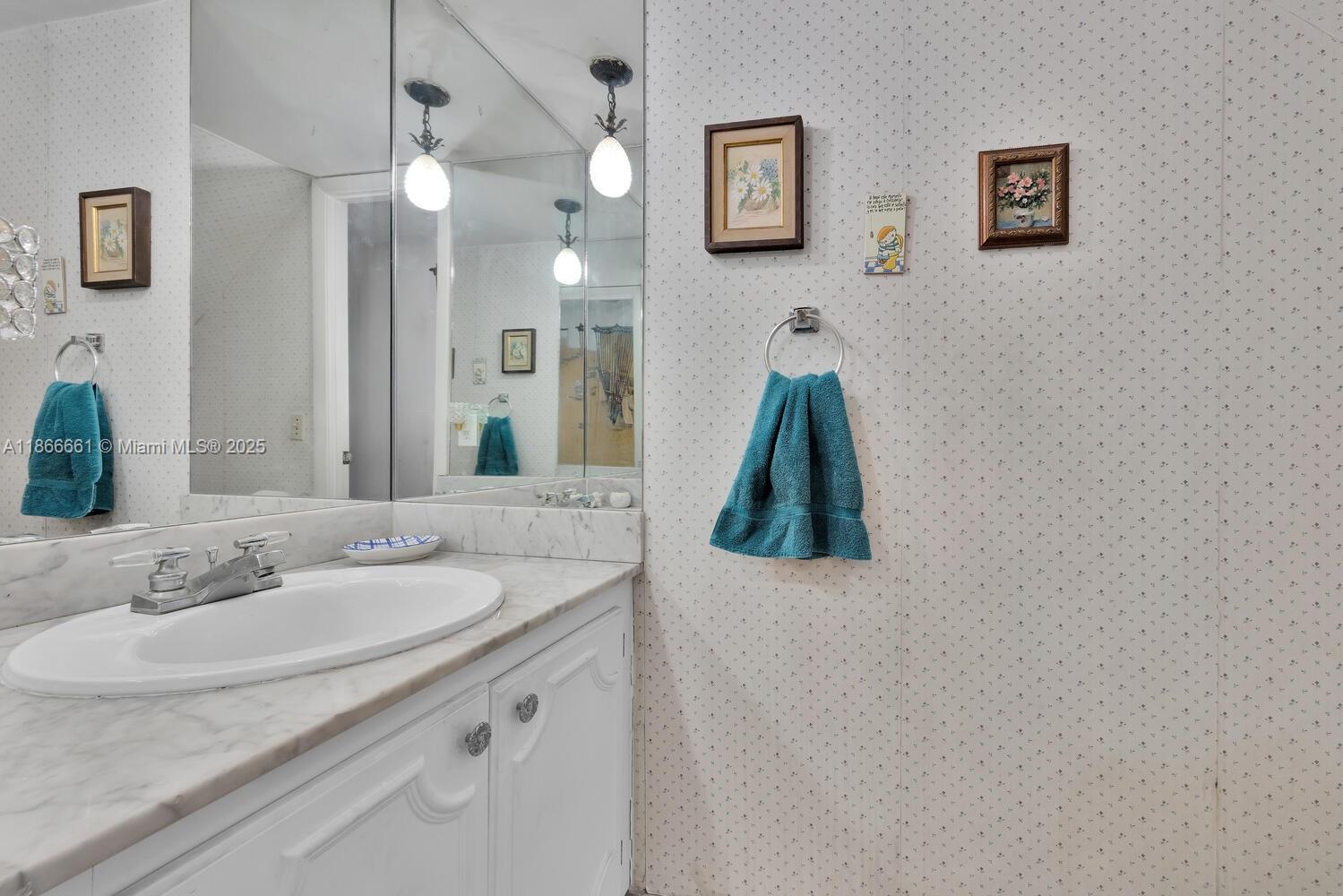 GRAPETREE TOWNHOUSE CONDO - Residential