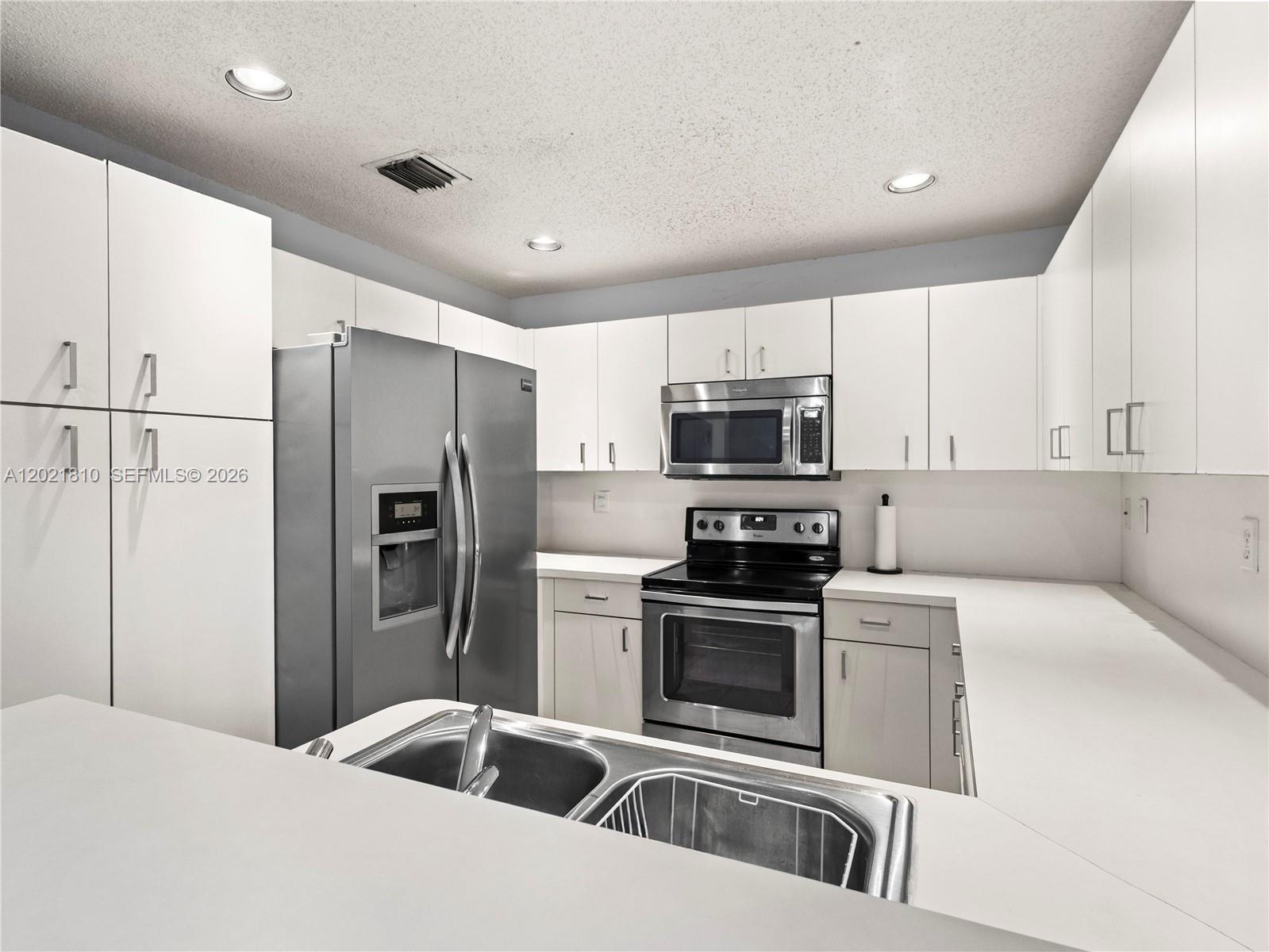 DORAL LANDINGS TOWNHOMES - Residential