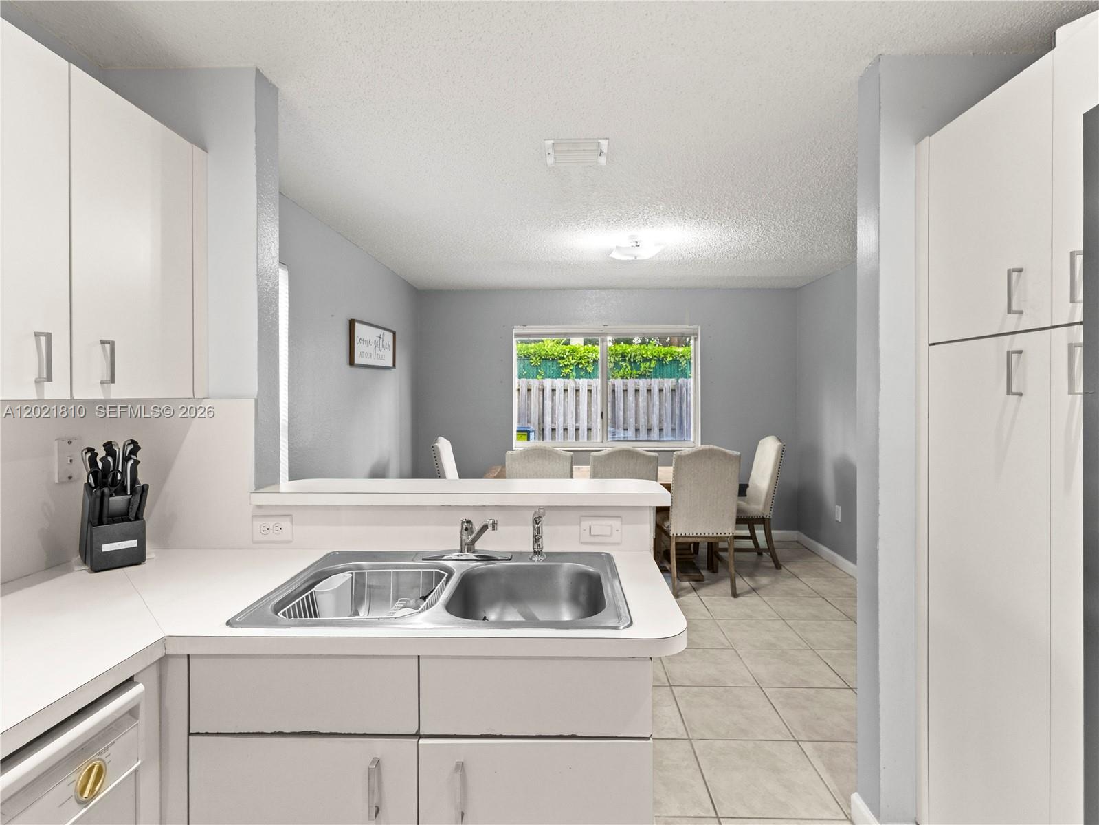 DORAL LANDINGS TOWNHOMES - Residential
