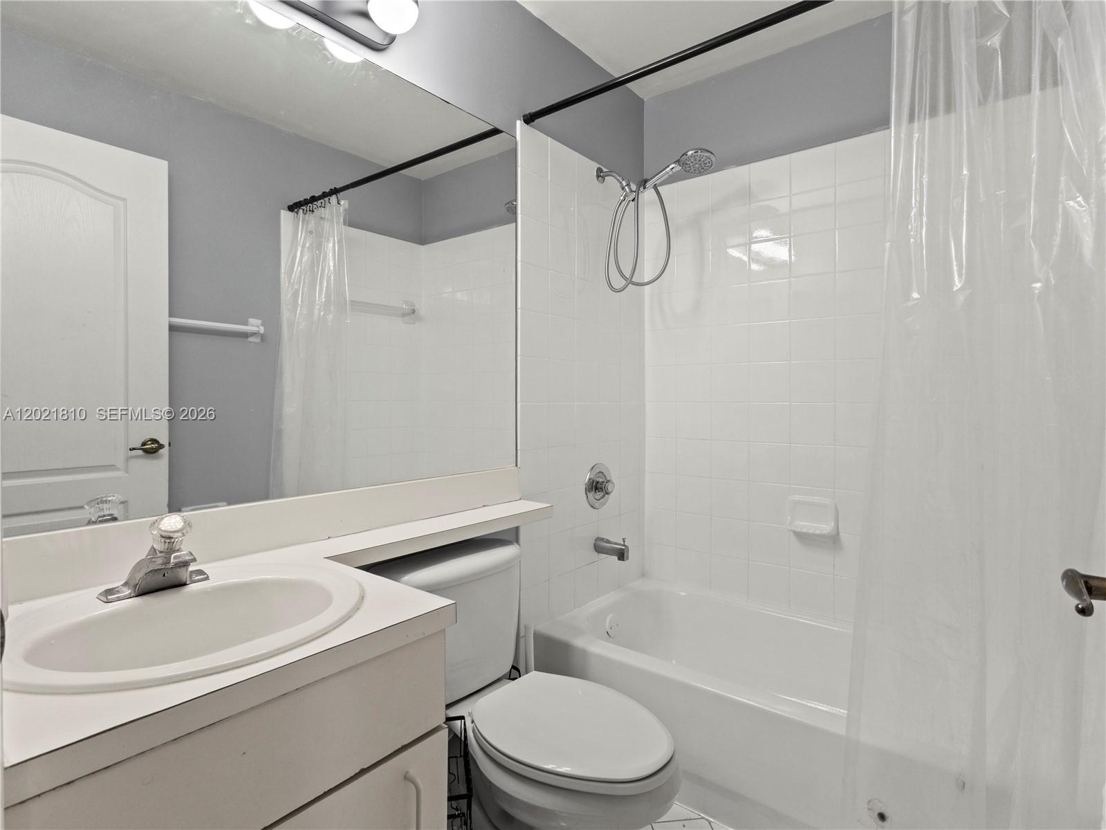 DORAL LANDINGS TOWNHOMES - Residential