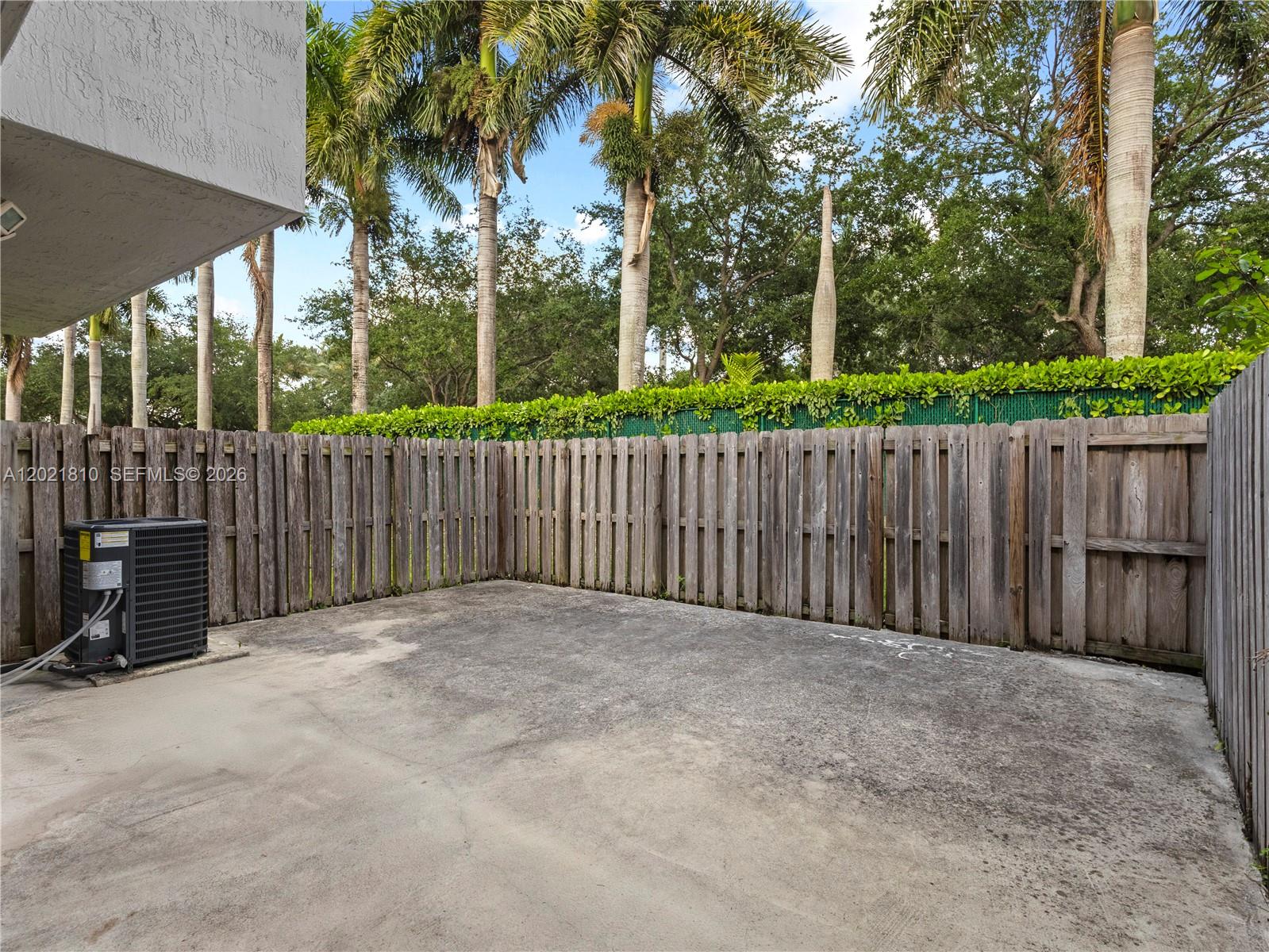 DORAL LANDINGS TOWNHOMES - Residential