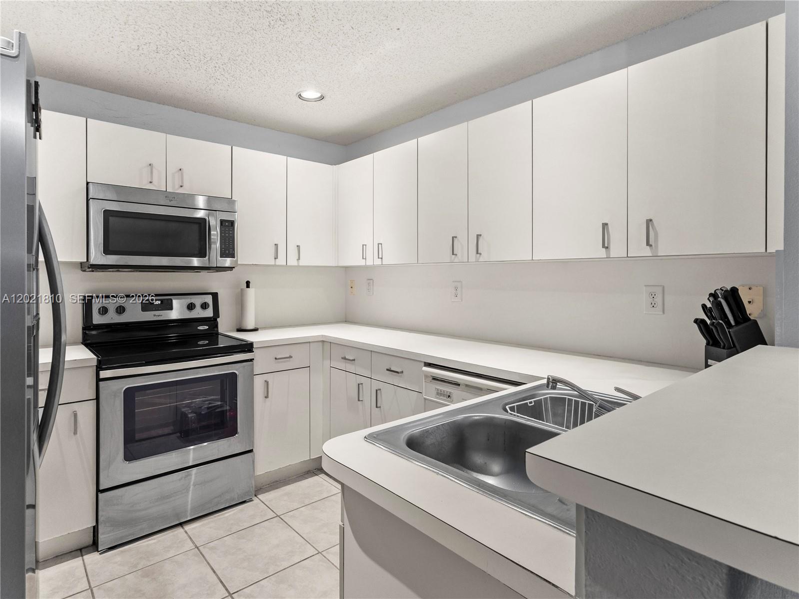DORAL LANDINGS TOWNHOMES - Residential