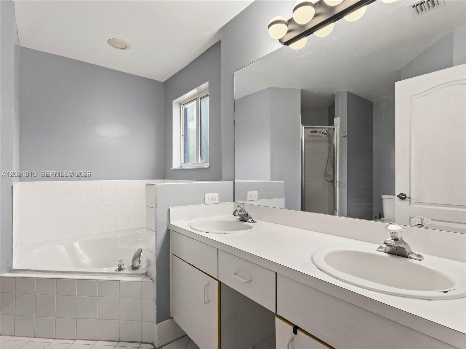 DORAL LANDINGS TOWNHOMES - Residential