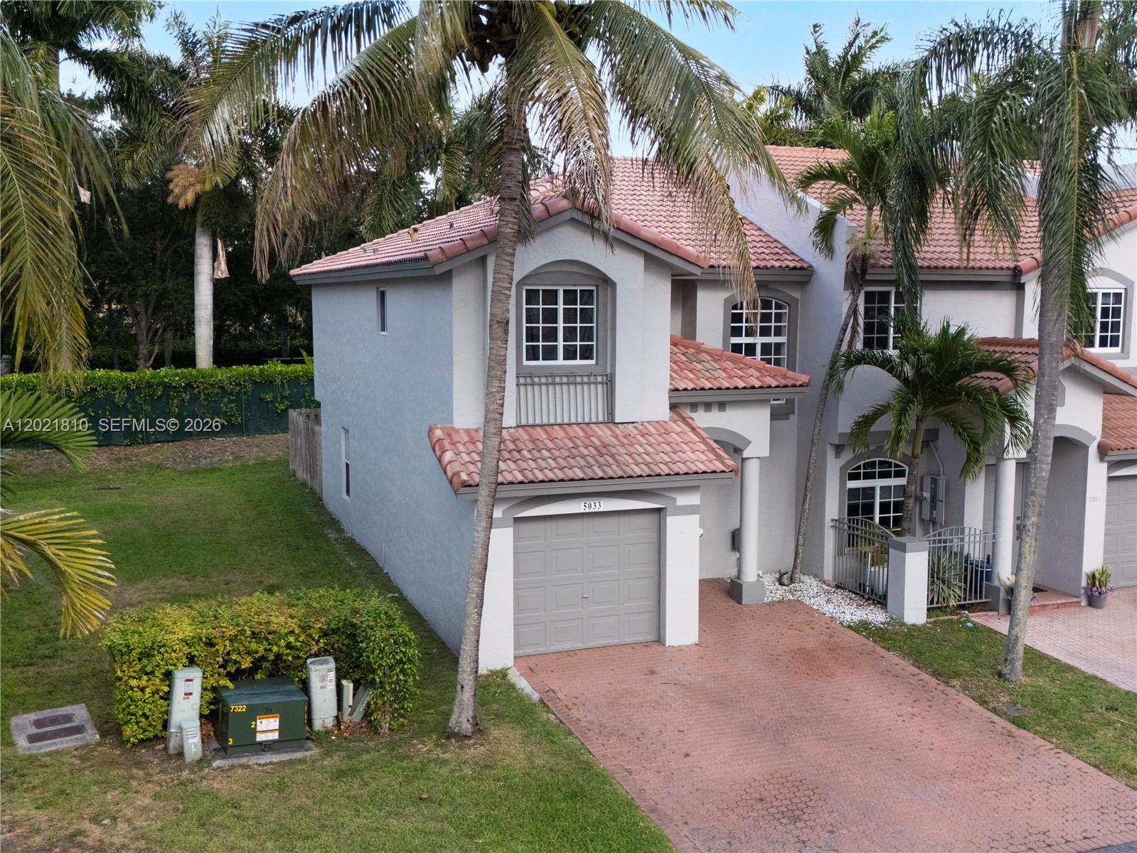 DORAL LANDINGS TOWNHOMES - Residential
