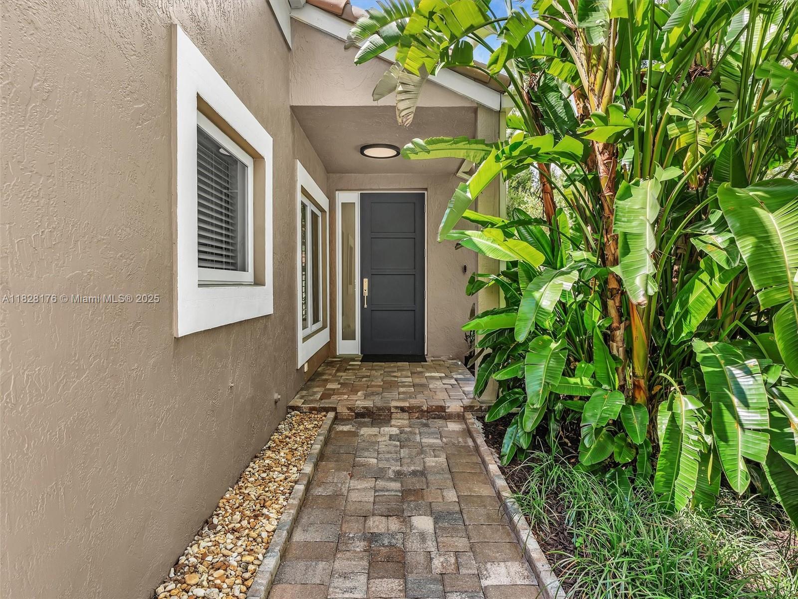 10370 NW 11th St, Plantation, FL, 33322/$699,900 2 10370 NW 11th St