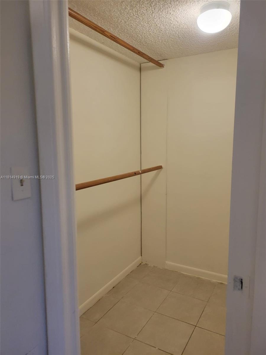 HORIZONS WEST CONDO #4 - Residential