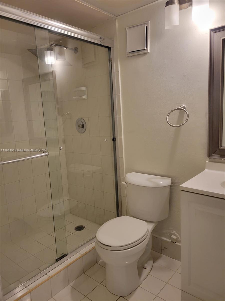 HORIZONS WEST CONDO #4 - Residential