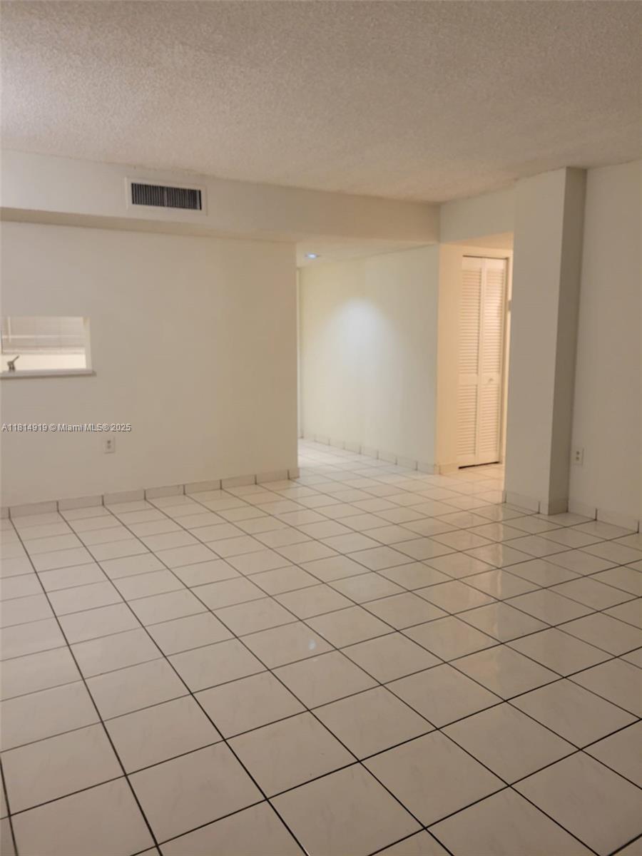 HORIZONS WEST CONDO #4 - Residential