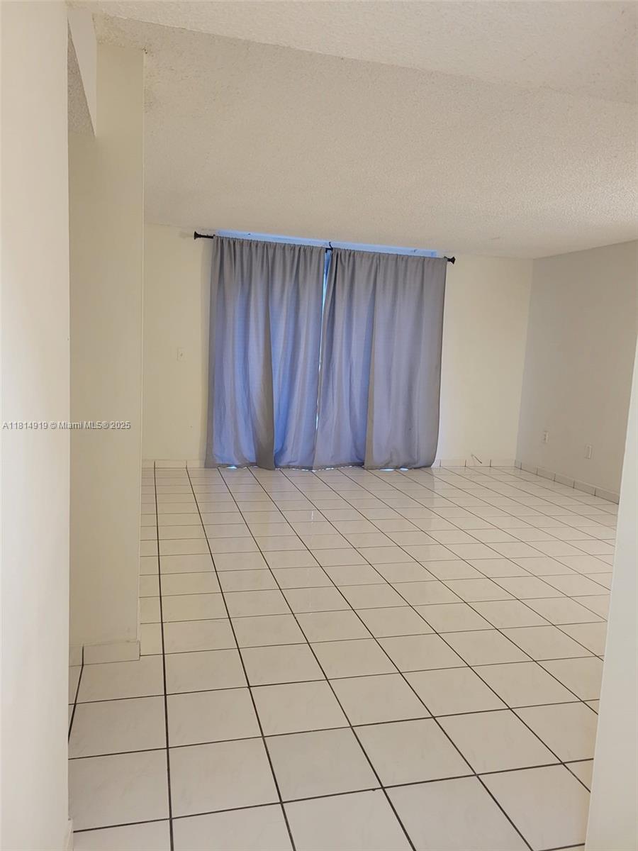 HORIZONS WEST CONDO #4 - Residential