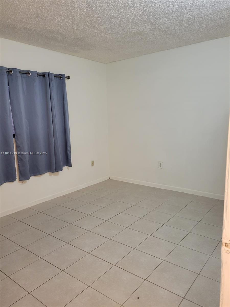 HORIZONS WEST CONDO #4 - Residential