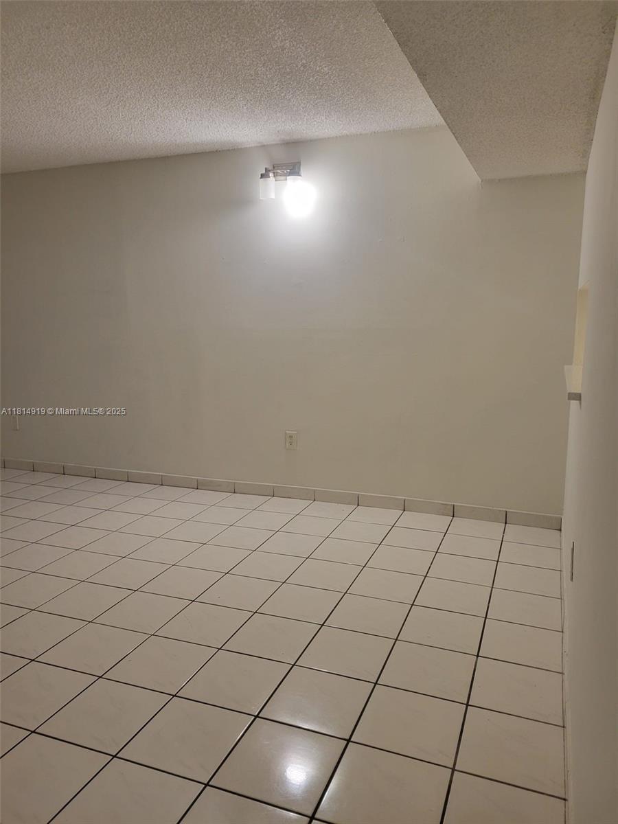 HORIZONS WEST CONDO #4 - Residential