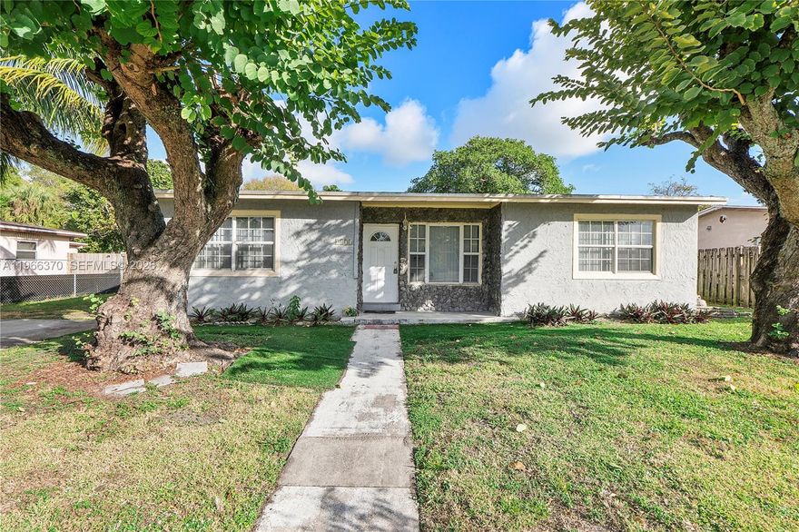 Gorgeous three bedroom single family home in desirable Fort Lauderdale Community. Modern kitchen, contemporary finishes, new roof, washer and dryer. Immense back yard. Perfect for First Time Home Purchase or investment. Minutes away away from down town Fort Lauderdale and Las Olas.