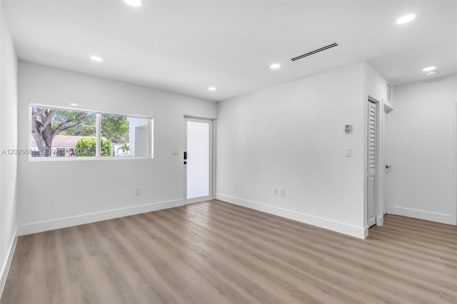 2810 SW 26th St 2810
