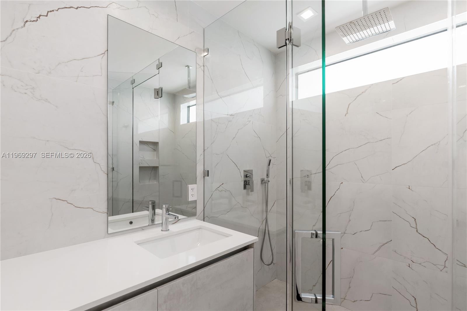 PALMHURST - Residential Lease