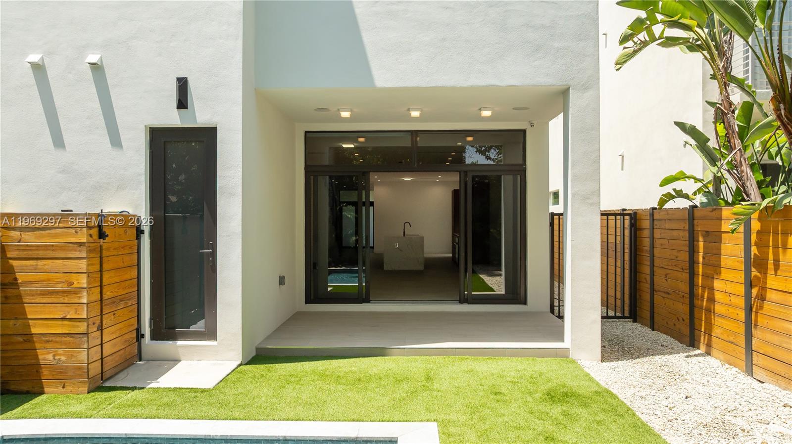 PALMHURST - Residential Lease