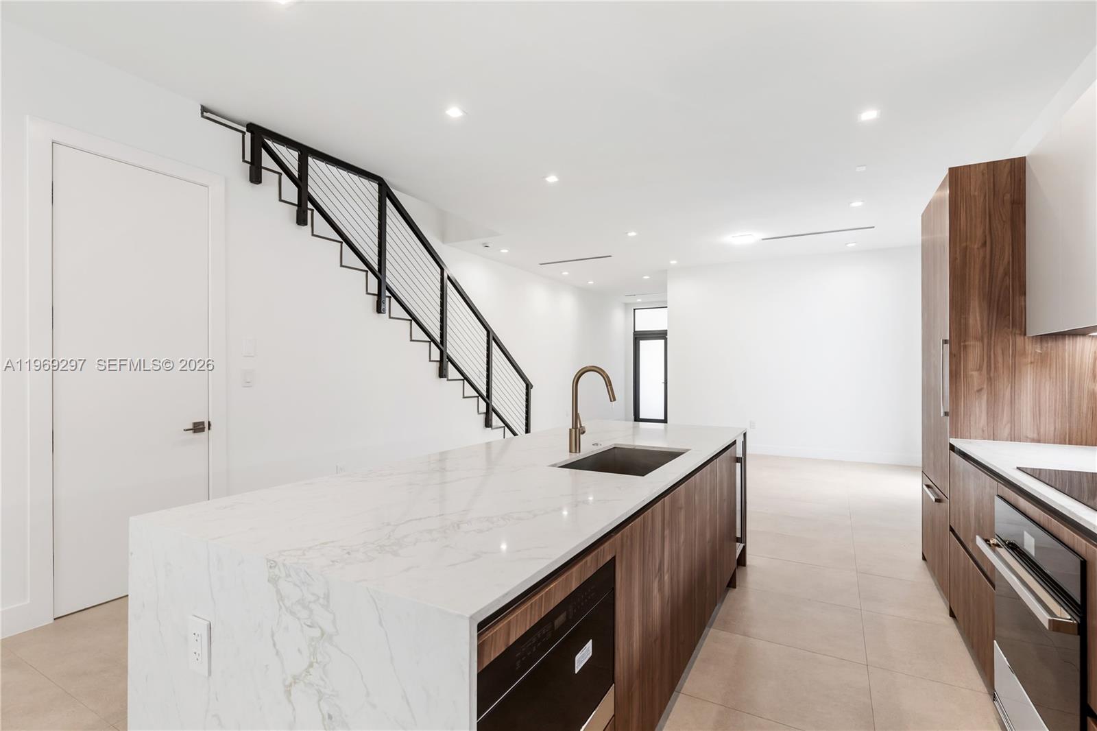 PALMHURST - Residential Lease