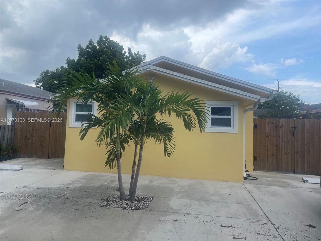 Photo of 1935 Liberty St #2, Hollywood, FL 33020 (MLS # A11970108)