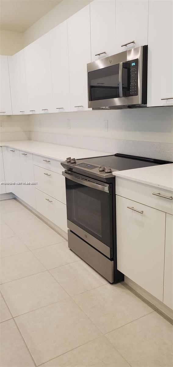 DOWNTOWN DORAL SOUTH PHAS - Residential Lease