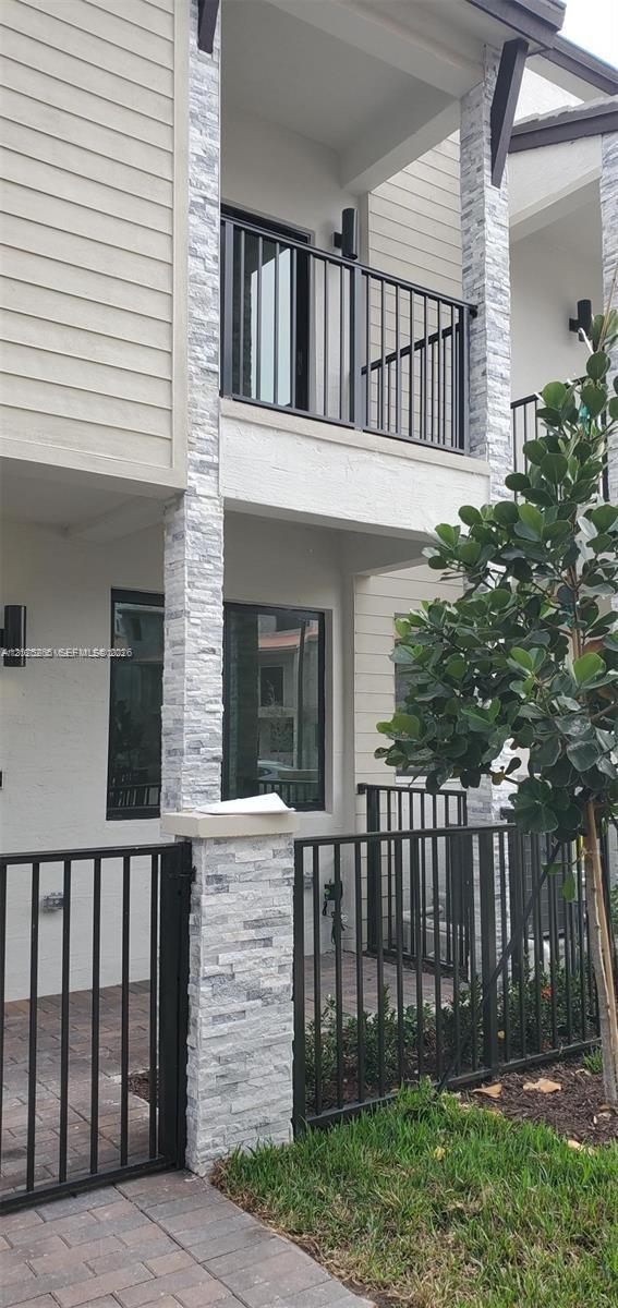 DOWNTOWN DORAL SOUTH PHAS - Residential Lease