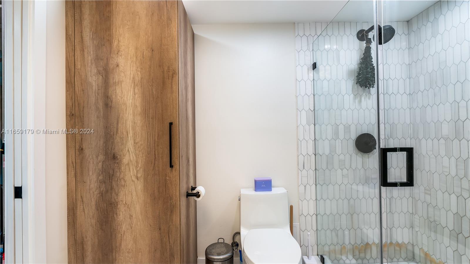 1600 SOUTH BAYSHORE LANE - Residential