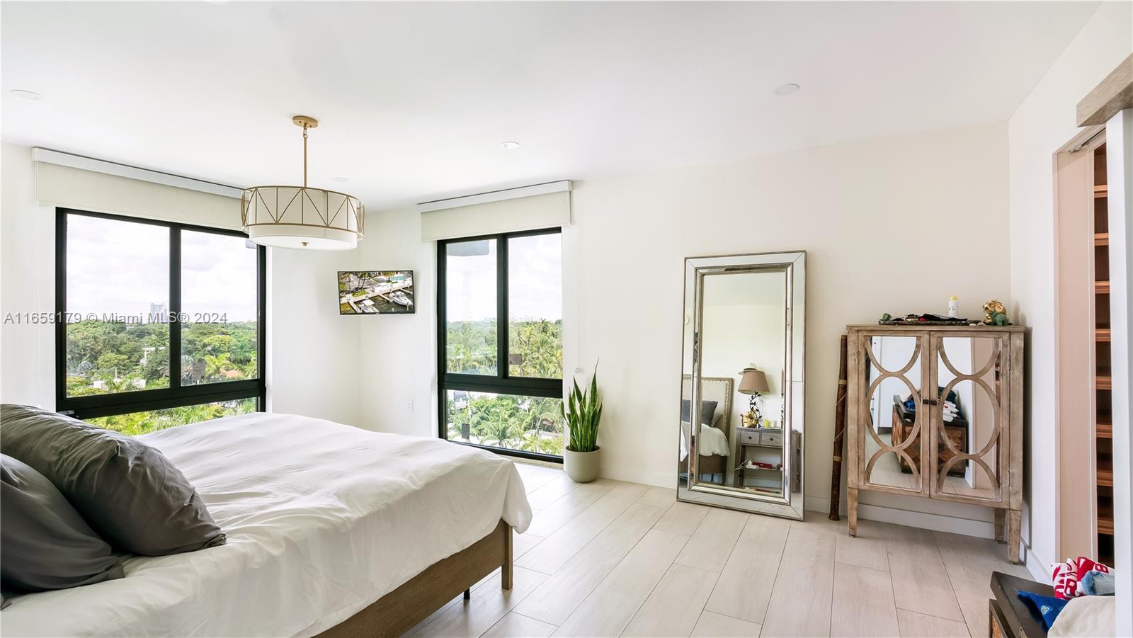 1600 SOUTH BAYSHORE LANE - Residential