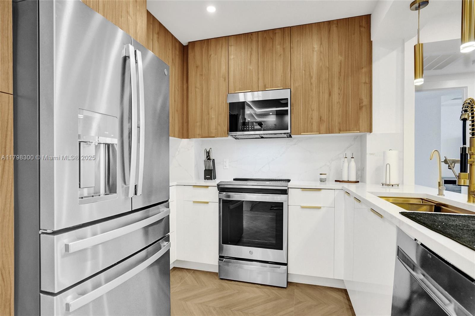 HEMISPHERES CONDO - Residential