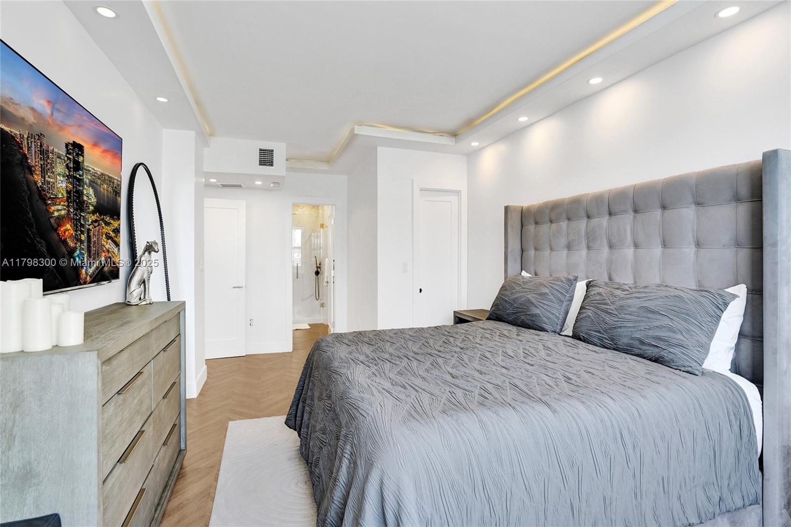 HEMISPHERES CONDO - Residential
