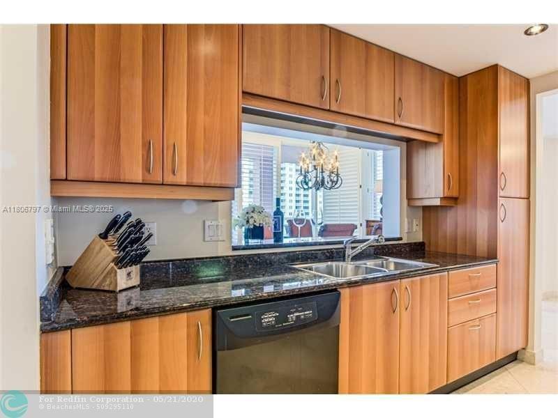 PALMS TOWER ONE CONDO - Residential