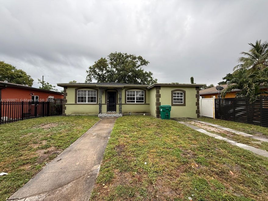 Beautiful Studio/efficiency/room for rent in a great location near Miami international airport, The unit comes with its own patio area completely  fence for privacy. Please call agent for info thank you.
