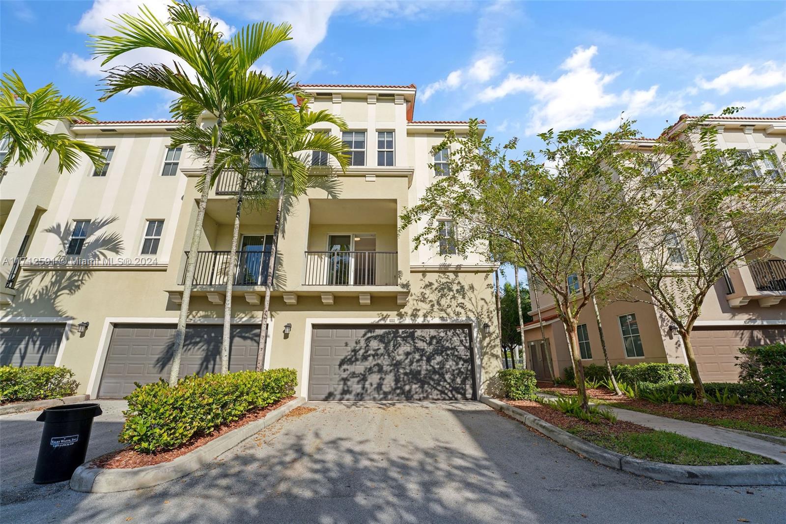 10170 Sw 7th St 09-101, Pembroke Pines, Miami-Dade County, Florida - 2 Bedrooms  
3 Bathrooms - 