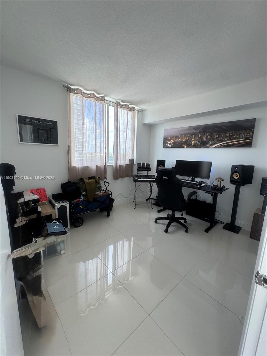 TERRAZAS RIVERPARK VILLAG - Residential