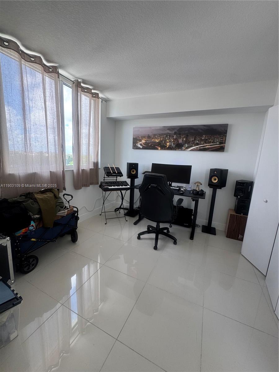 TERRAZAS RIVERPARK VILLAG - Residential