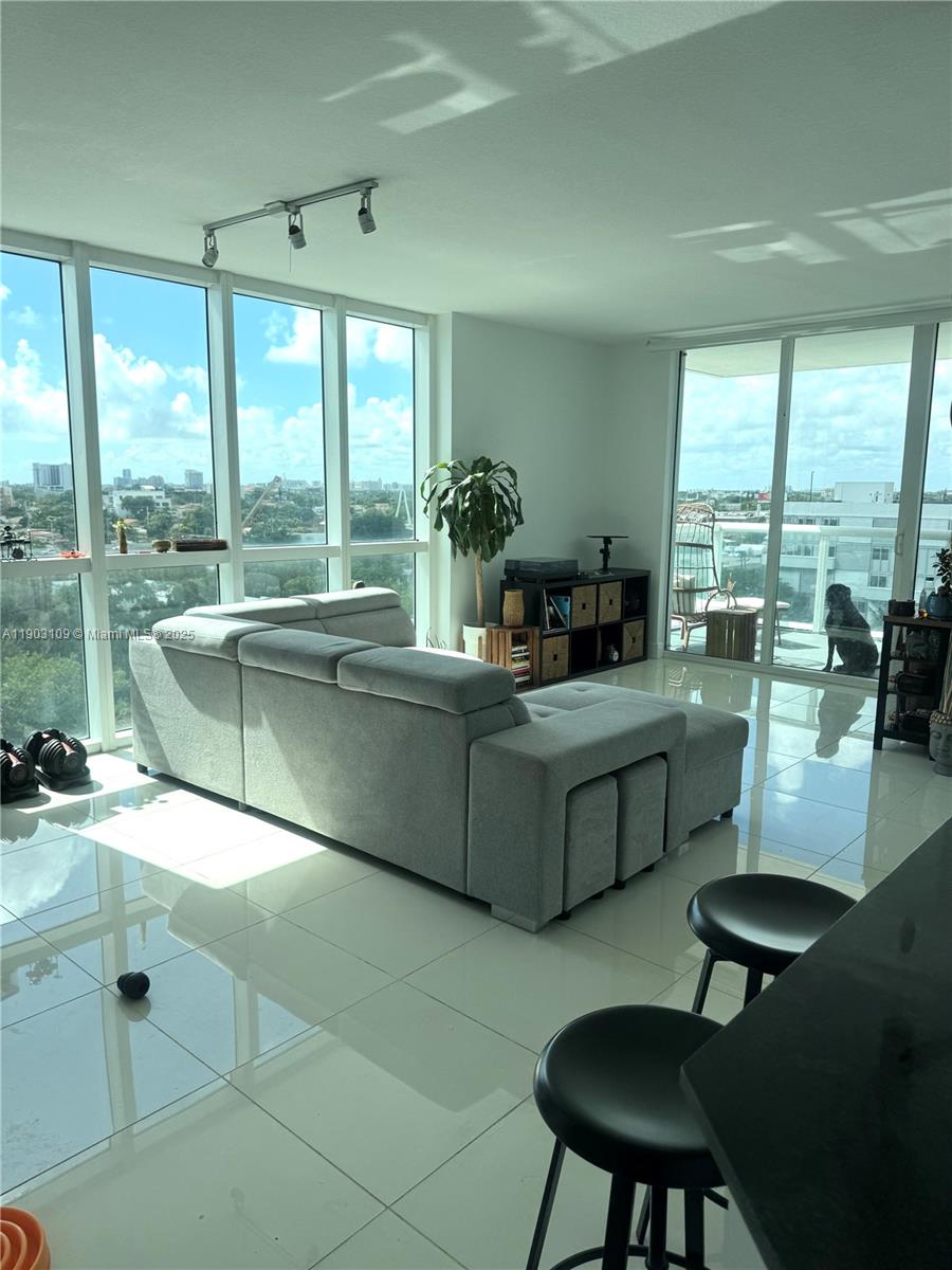 1871 NW S River Dr 903