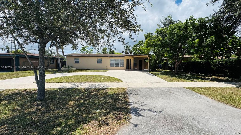 Photo of 531 SW 38th Ter #A, Fort Lauderdale, FL 33312 (MLS # A11826360)