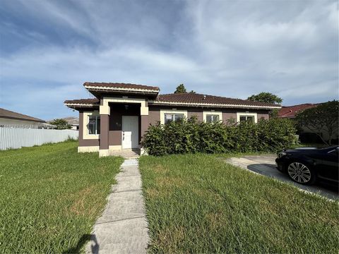 Photo of 613 SE 14th Pl, Homestead, FL 33033 (MLS # A11878715)