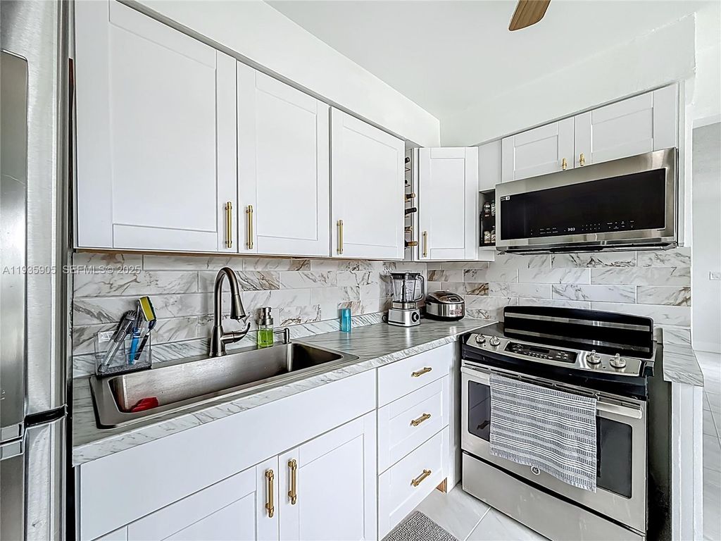 Photo of 2223 Liberty St, Hollywood, FL 33020 (MLS # A11935905)