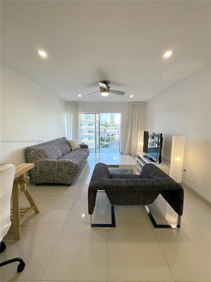 LA CANADIENNE CONDO - Residential