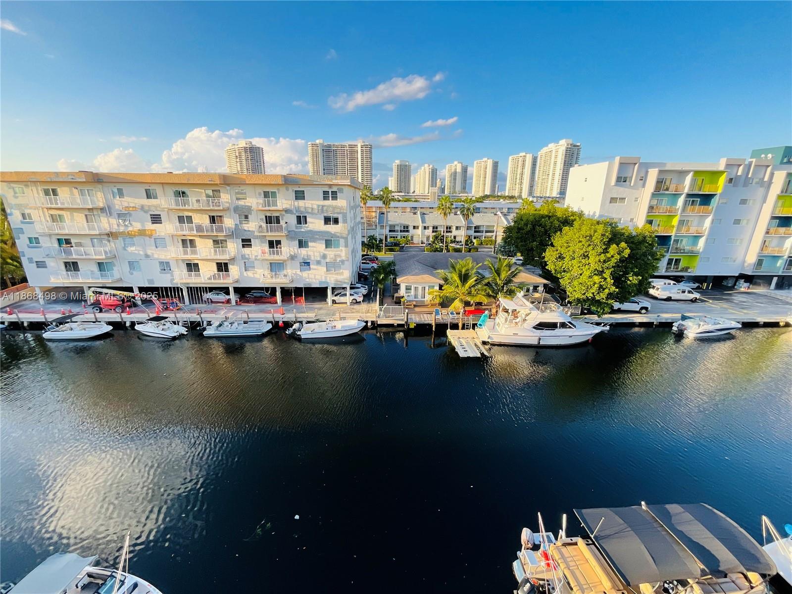 LA CANADIENNE CONDO - Residential