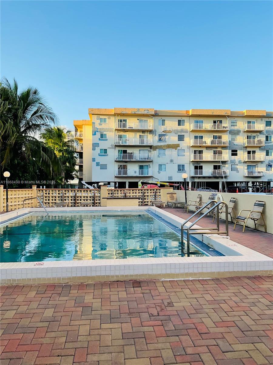 LA CANADIENNE CONDO - Residential