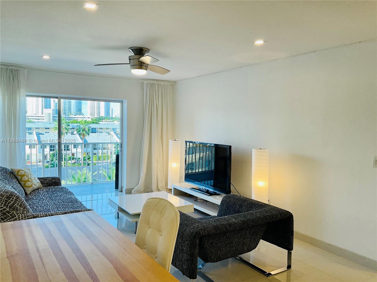 LA CANADIENNE CONDO - Residential