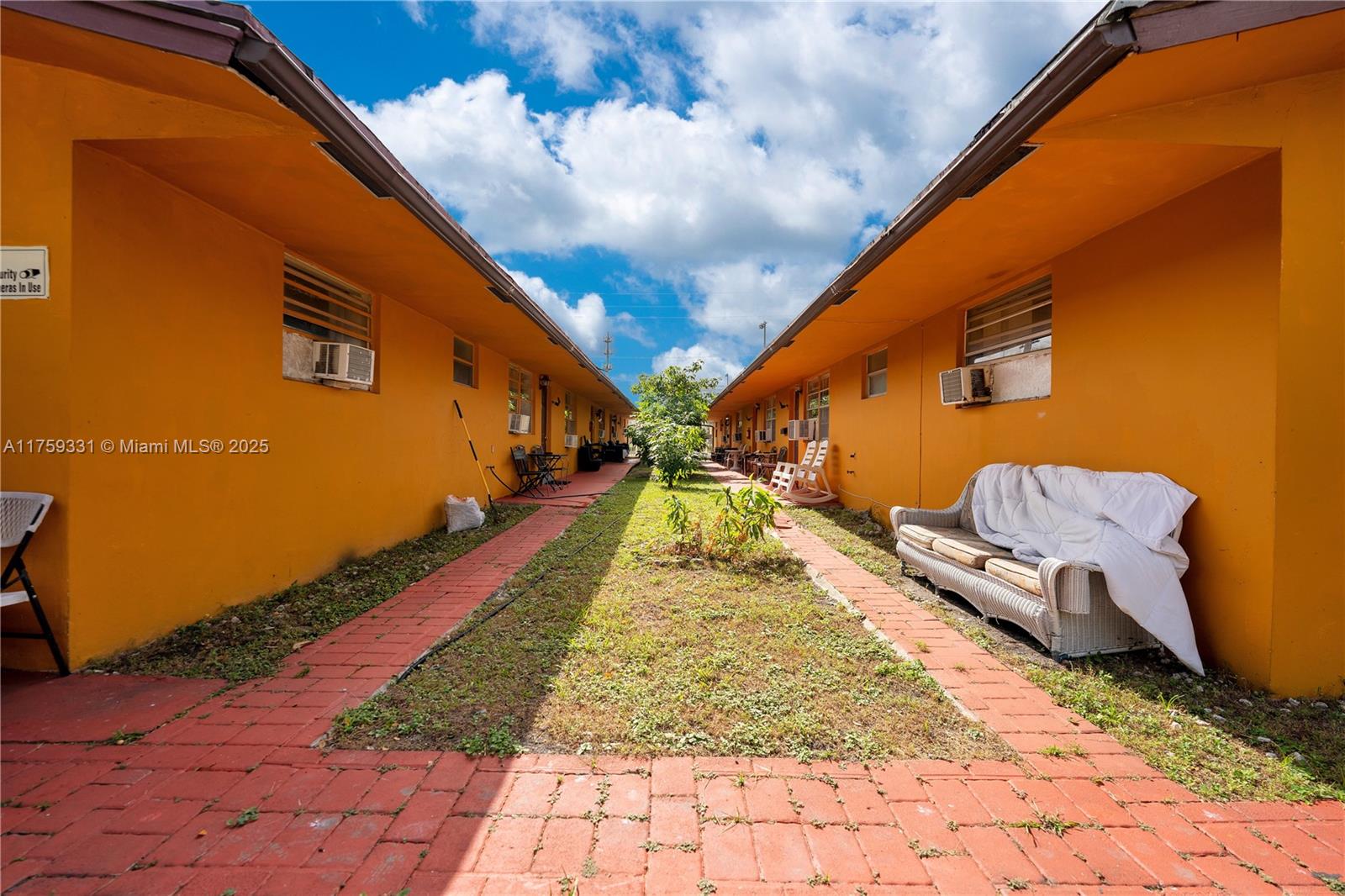 HALLANDALE PARK NO 3 - Residential Income