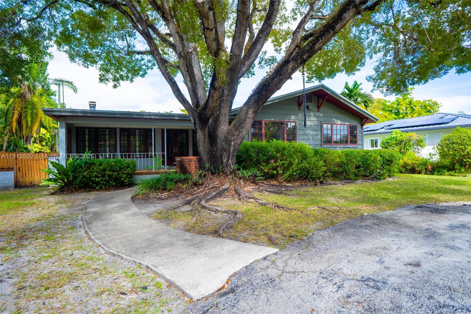 LUDLUM PLAZA - Residential