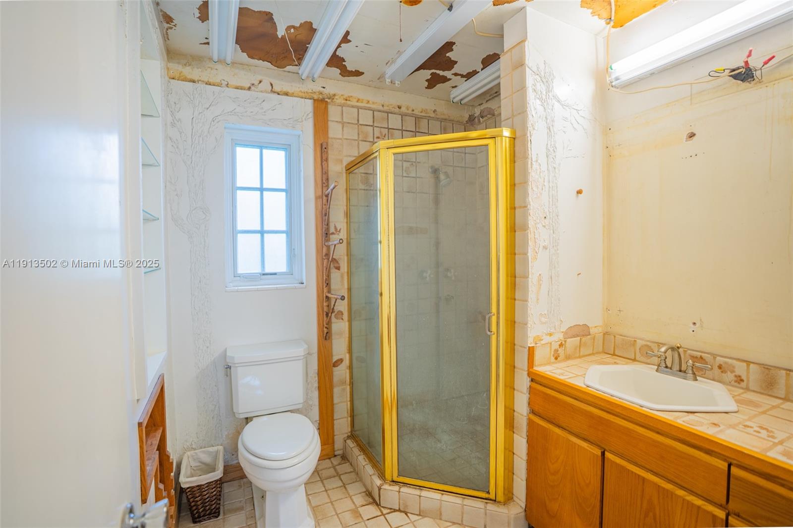 LUDLUM PLAZA - Residential