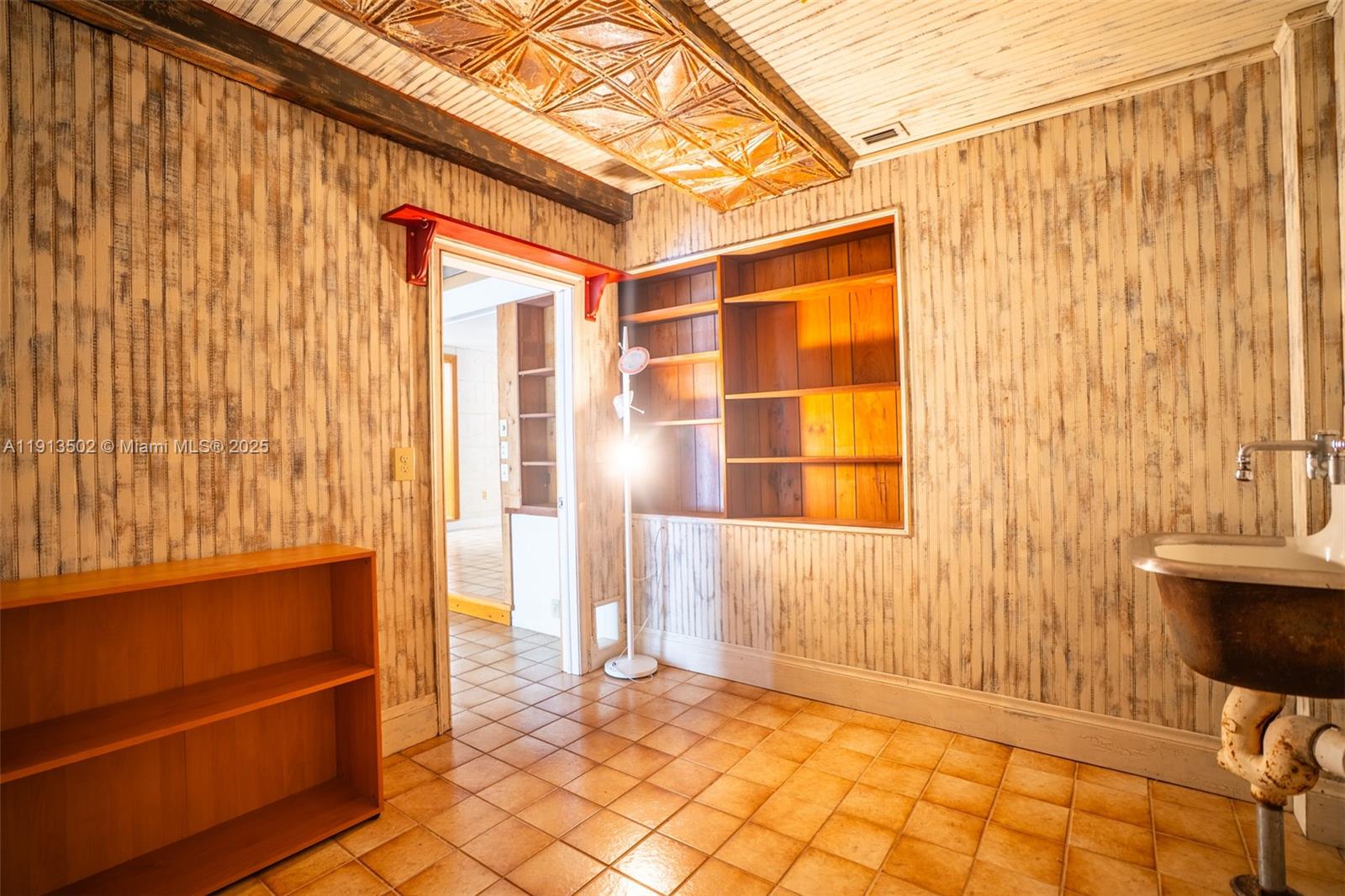 LUDLUM PLAZA - Residential