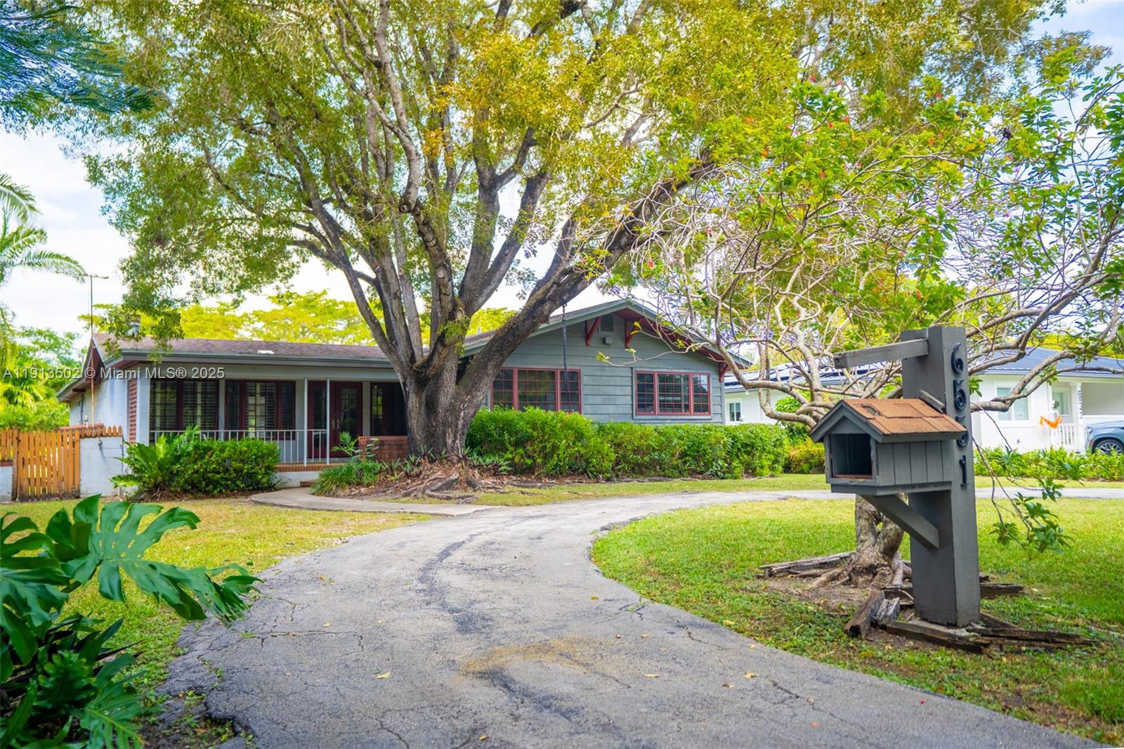 LUDLUM PLAZA - Residential