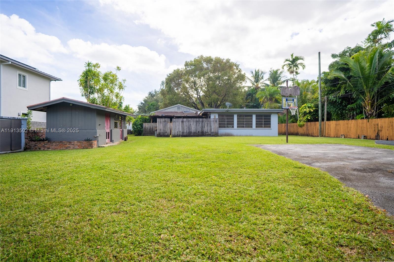 LUDLUM PLAZA - Residential